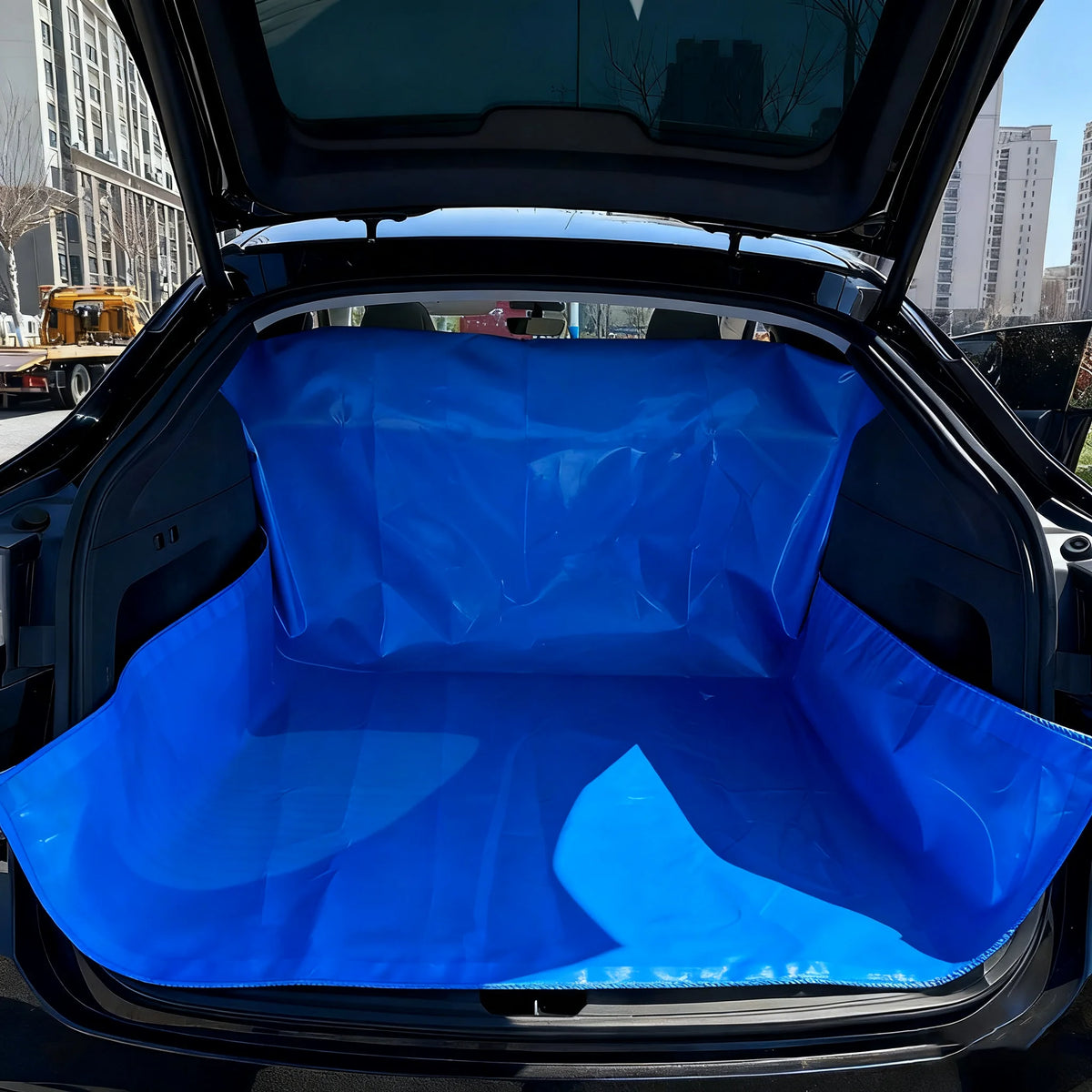 Reversible waterproof car boot liner in blue and orange